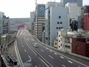 Nhật Bản đối phó việc lái xe đãng trí đi nhầm đường cao tốc