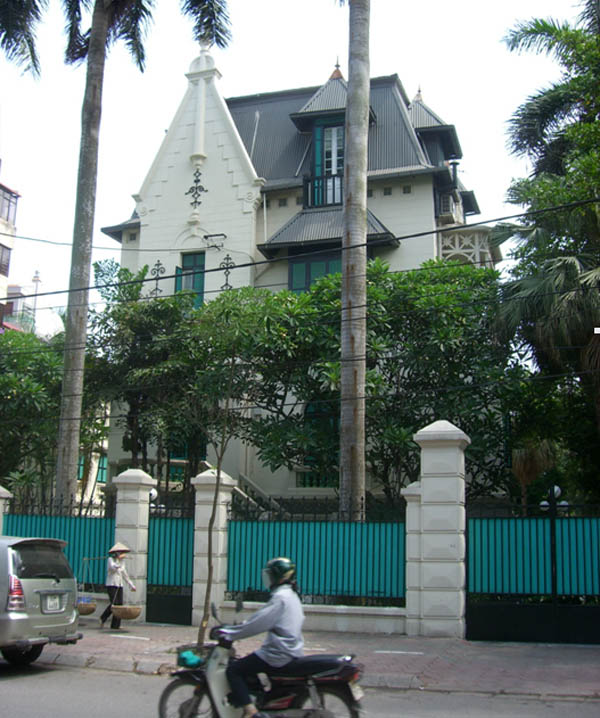 bietthu phap1 - Biệt thự phong cách Địa phương Pháp ở Hà Nội