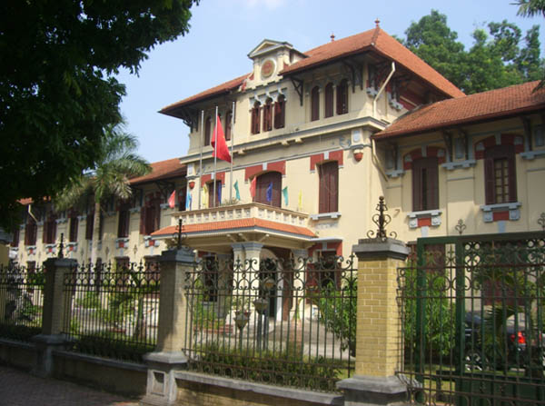 truonghoc phap3 - Kiến trúc trường học phong cách địa phương Pháp ở Hà Nội