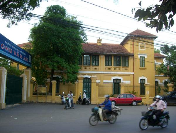 truonghoc phap5 - Kiến trúc trường học phong cách địa phương Pháp ở Hà Nội
